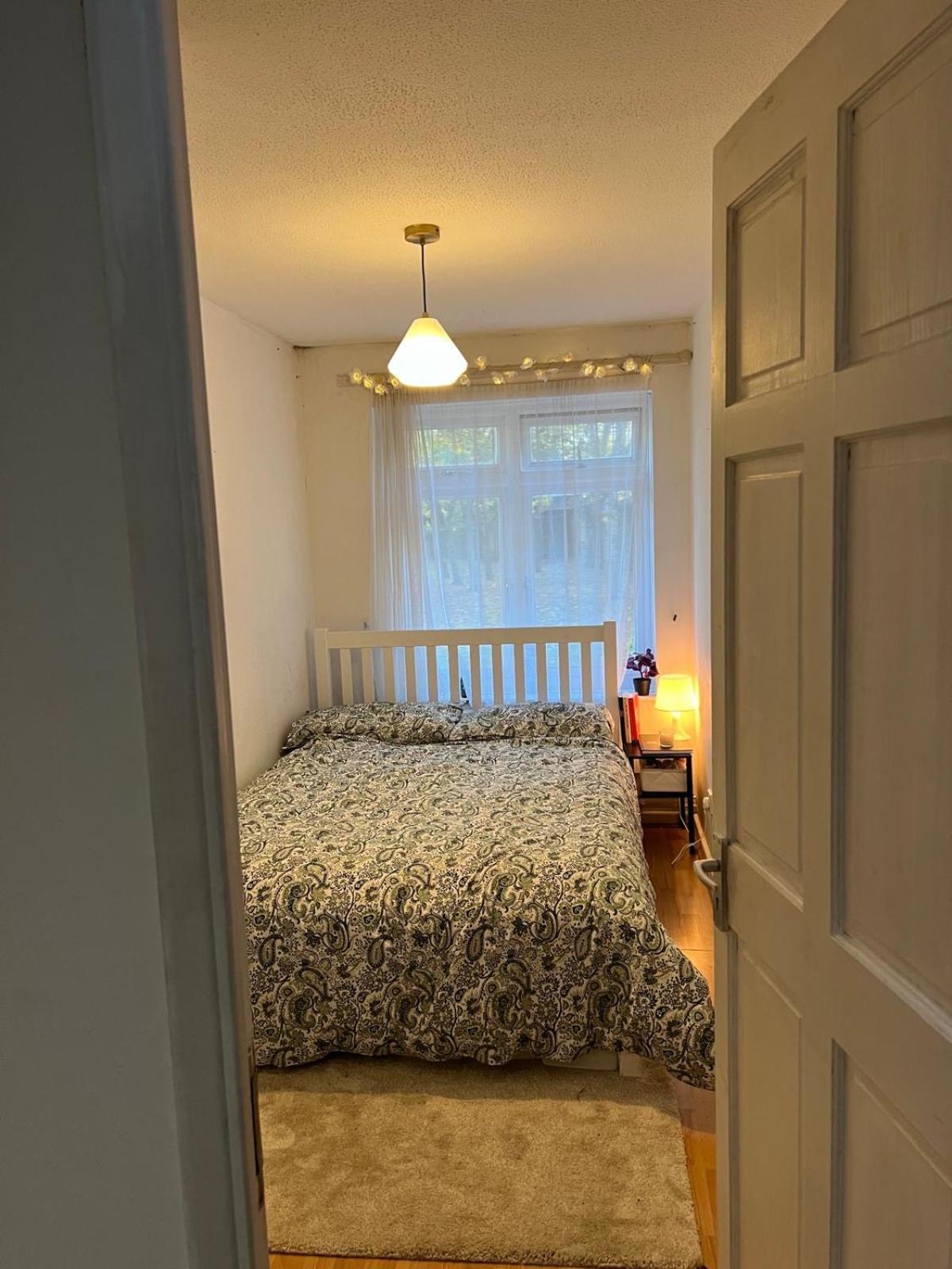 A Calm Stay Near Battersea Reach 런던 외부 사진